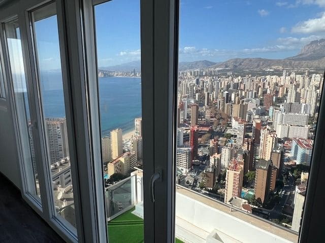 2 bedroom Townhouse for sale in Benidorm with pool garage - € 890,000 (Ref: 8881313)