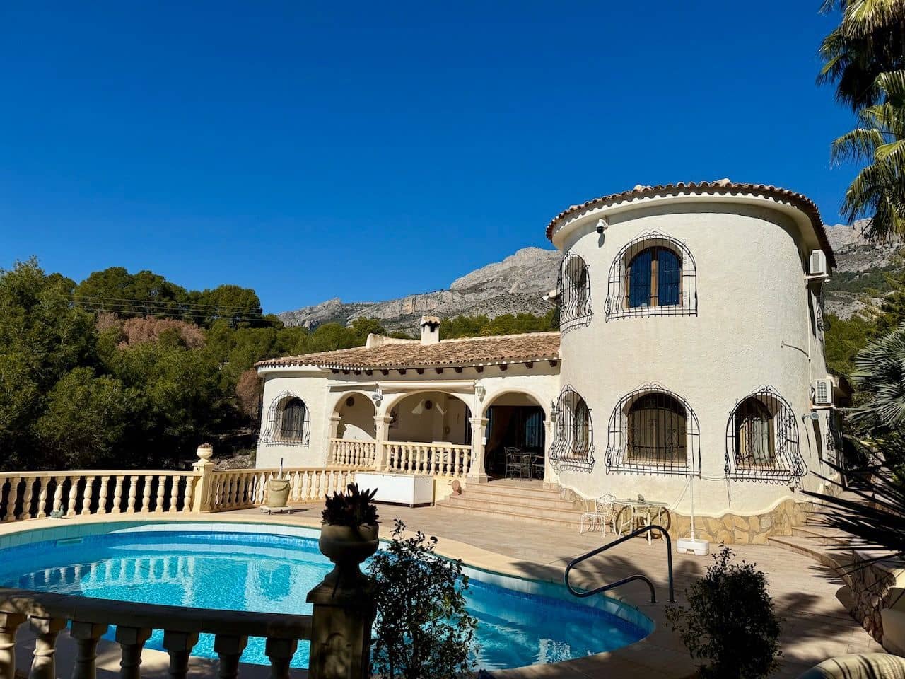 4 bedroom Villa for sale in Altea la Vella with pool garage - € 1,295,000 (Ref: 8956596)