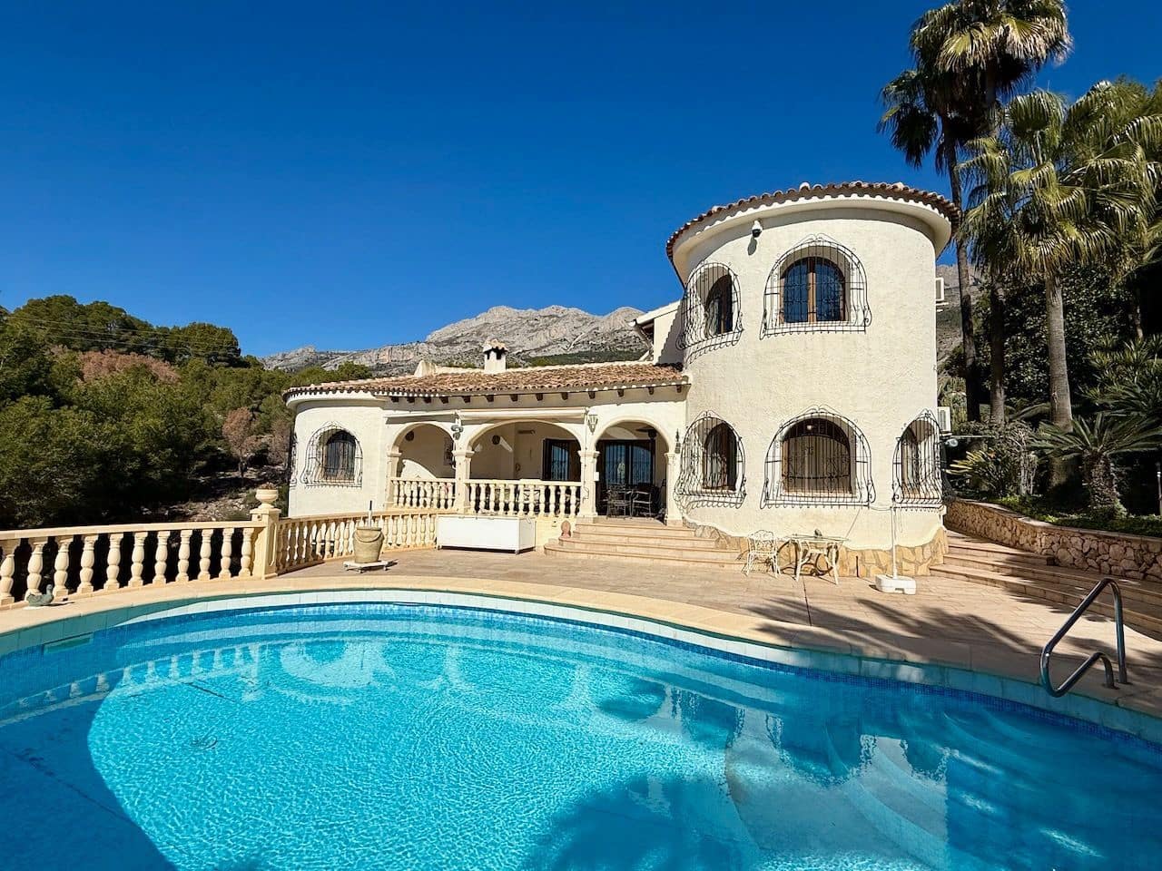 4 bedroom Villa for sale in Altea la Vella with pool garage - € 1,295,000 (Ref: 8956596)