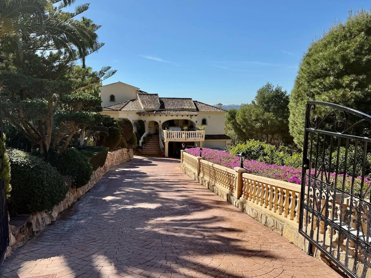 4 bedroom Villa for sale in Altea la Vella with pool garage - € 1,295,000 (Ref: 8956596)