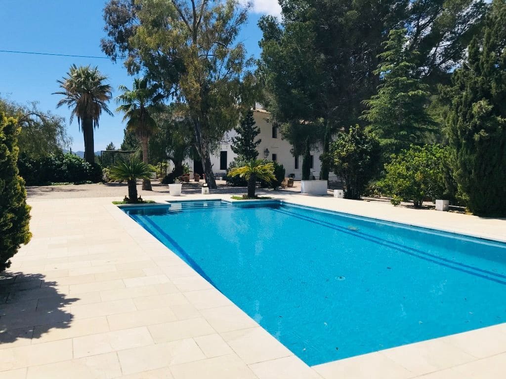8 bedroom Villa for sale in Altea with pool garage - € 3,200,000 (Ref: 8956597)