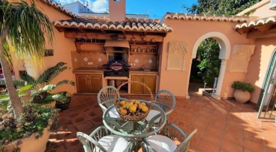 7 Zimmer Villa zu verkaufen in Benissa mit Pool Garage - 949.000 € (Ref: 9169293)