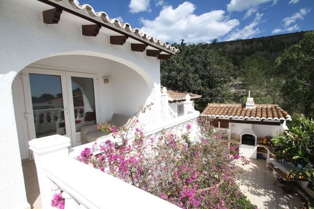 3 soverom Villa til salgs i Moraira, Teulada-Moraira med svømmebasseng garasje - € 565 000 (Ref: 9180774)