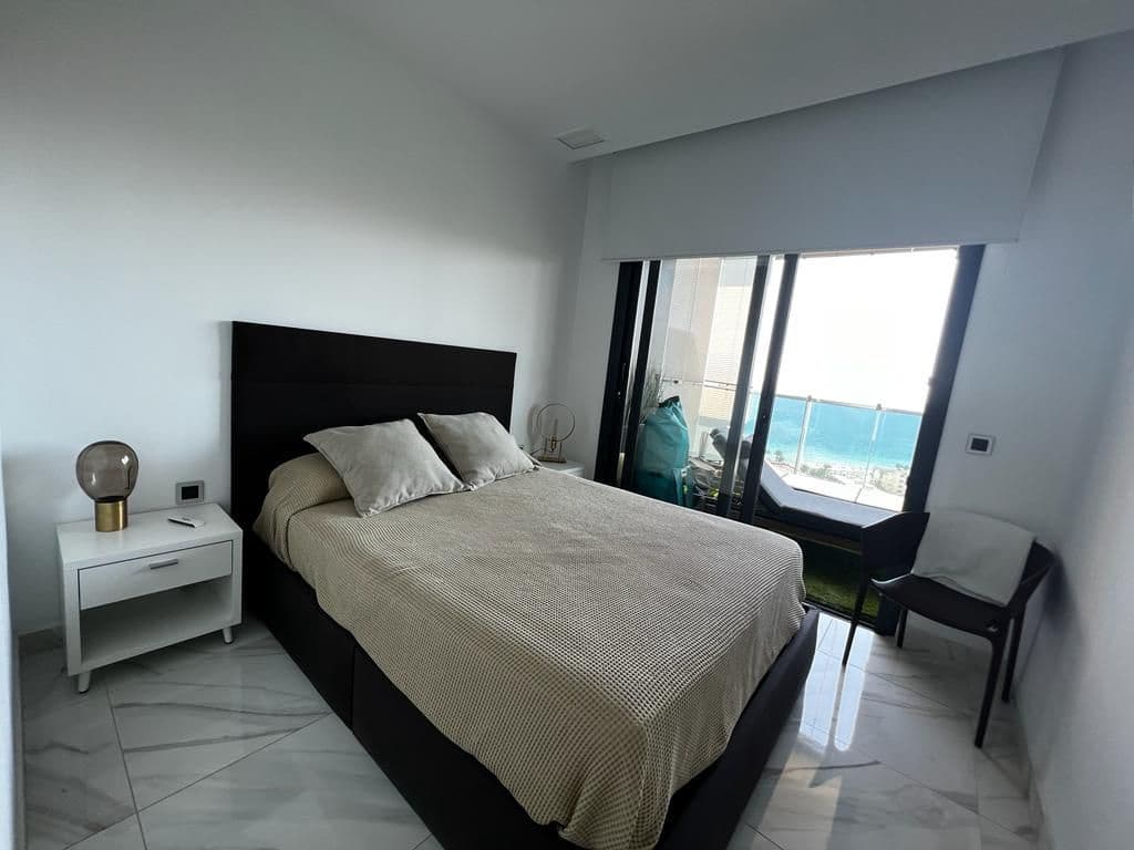 2 bedroom Apartment for sale in Benidorm with pool garage - € 670,000 (Ref: 9378672)