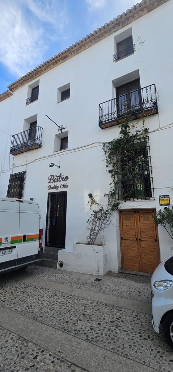4 bedroom Townhouse for sale in Altea - € 550,000 (Ref: 9445746)