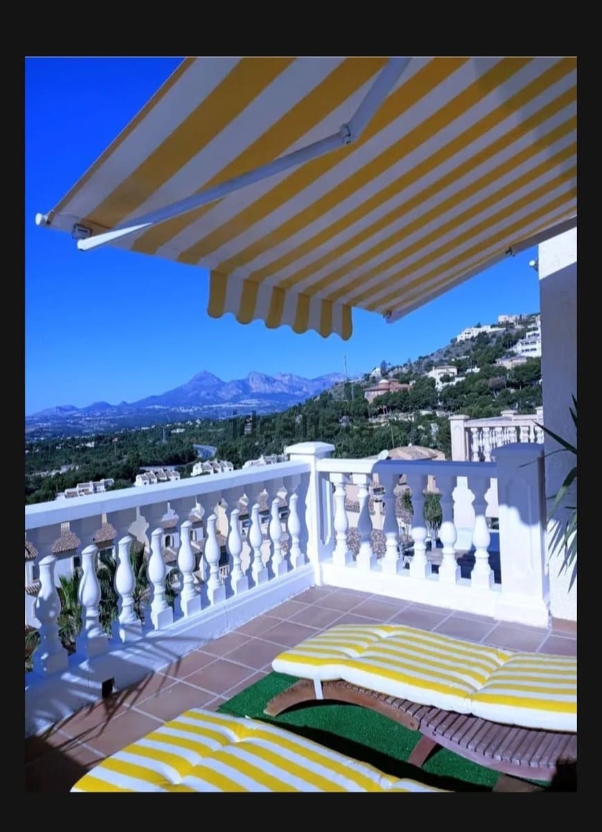 4 bedroom Semi-detached Villa for sale in Altea with pool garage - € 550,000 (Ref: 9633723)