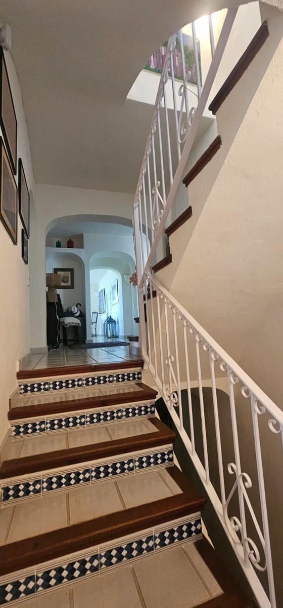 6 bedroom Villa for sale in Altea with pool garage - € 1,590,000 (Ref: 9919259)