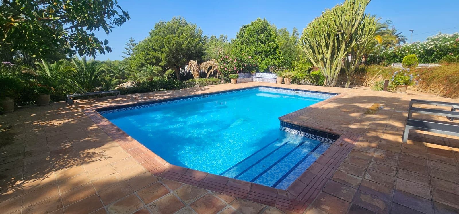 6 bedroom Villa for sale in Altea with pool garage - € 1,590,000 (Ref: 9919259)