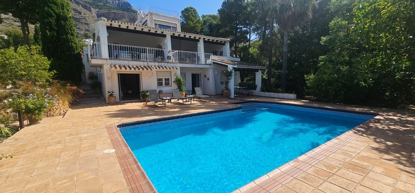 6 bedroom Villa for sale in Altea with pool garage - € 1,590,000 (Ref: 9919259)