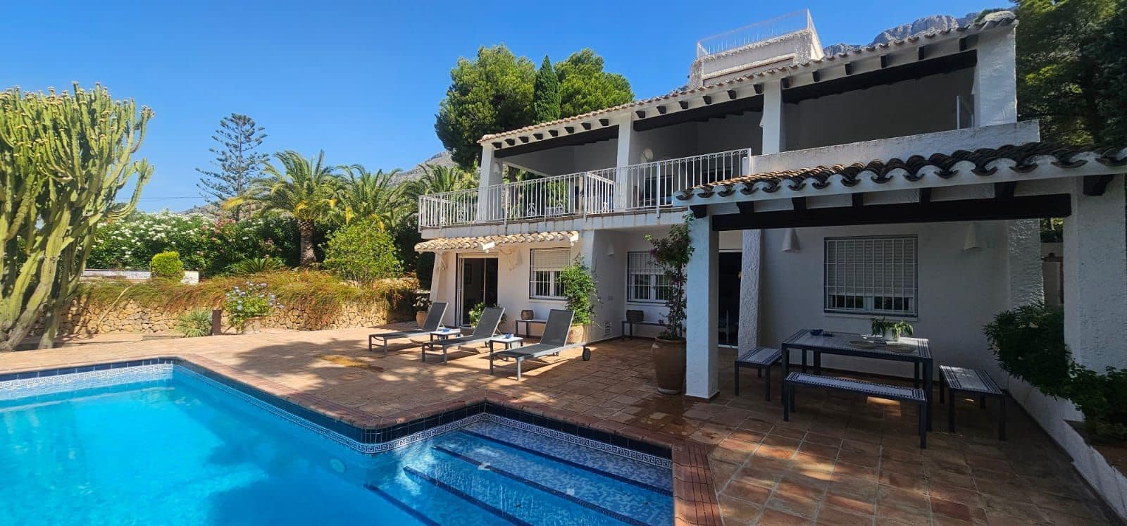 6 bedroom Villa for sale in Altea with pool garage - € 1,590,000 (Ref: 9919259)