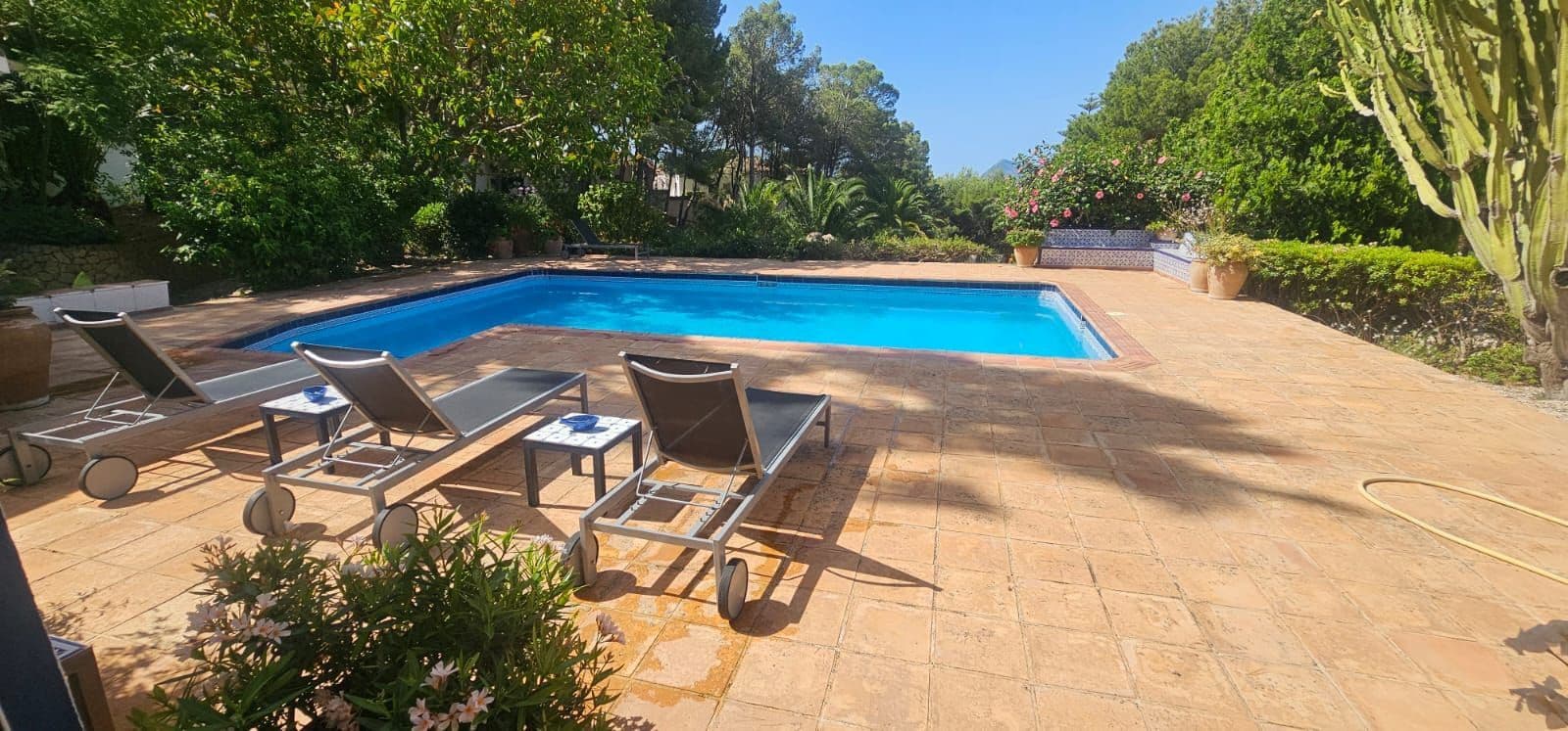 6 bedroom Villa for sale in Altea with pool garage - € 1,590,000 (Ref: 9919259)