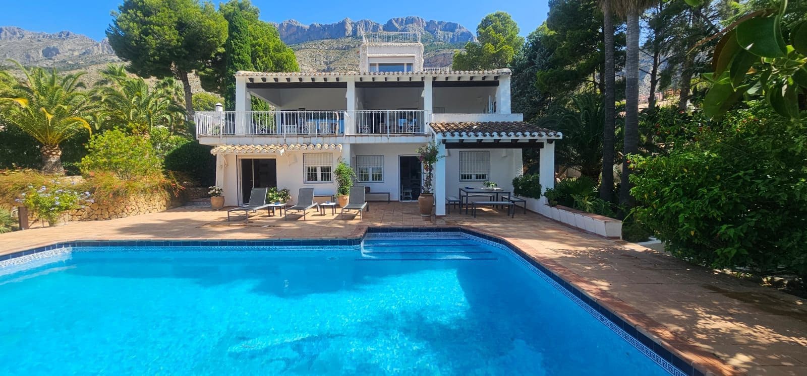6 bedroom Villa for sale in Altea with pool garage - € 1,590,000 (Ref: 9919259)