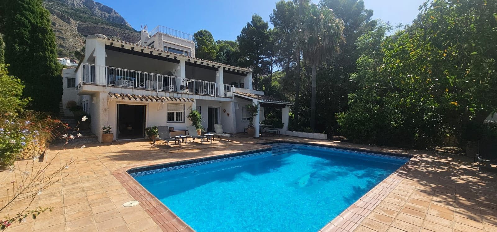 6 bedroom Villa for sale in Altea with pool garage - € 1,590,000 (Ref: 9919259)