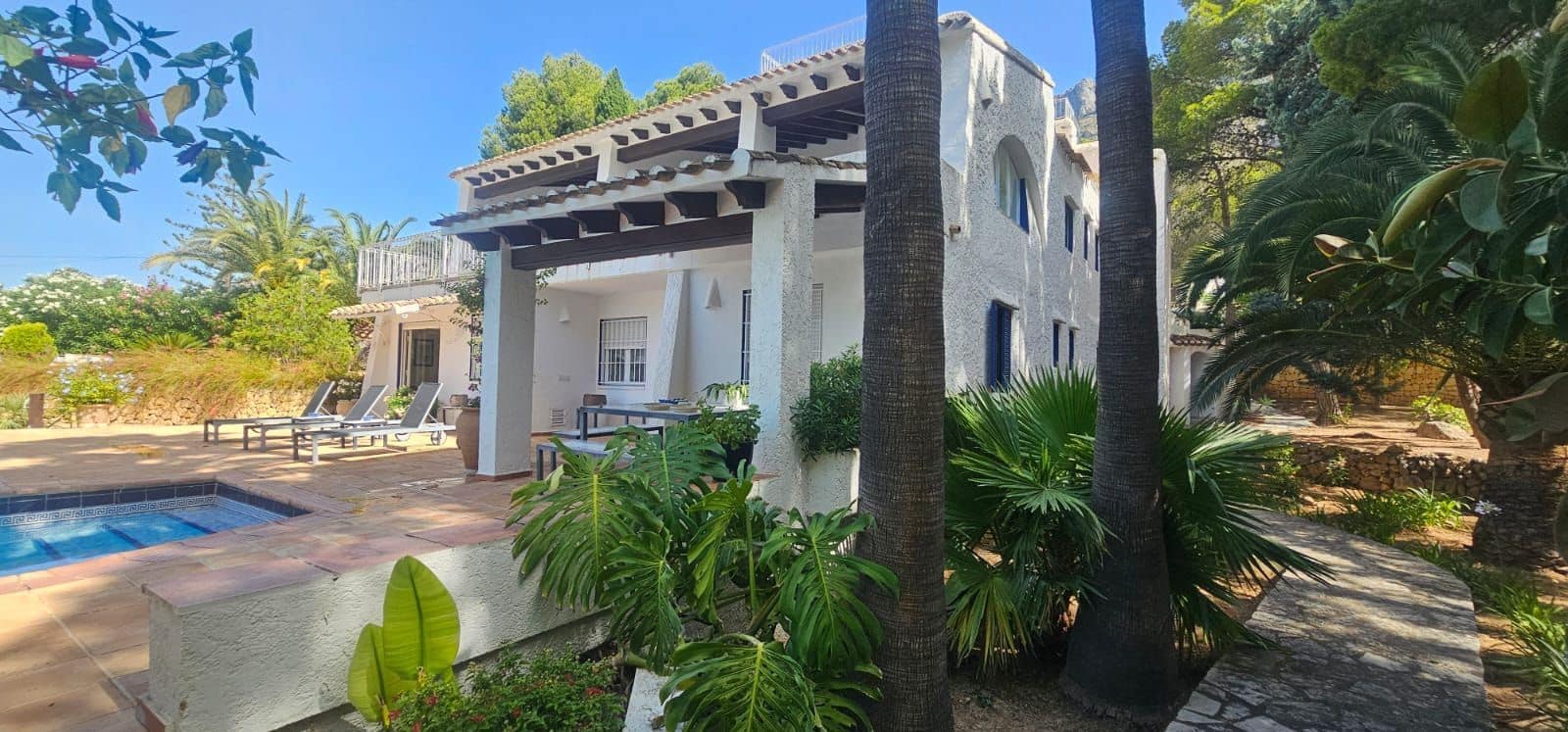 6 bedroom Villa for sale in Altea with pool garage - € 1,590,000 (Ref: 9919259)