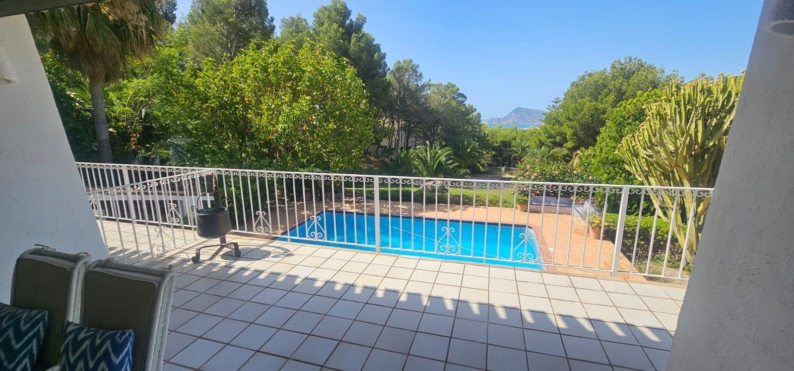 6 bedroom Villa for sale in Altea with pool garage - € 1,590,000 (Ref: 9919259)