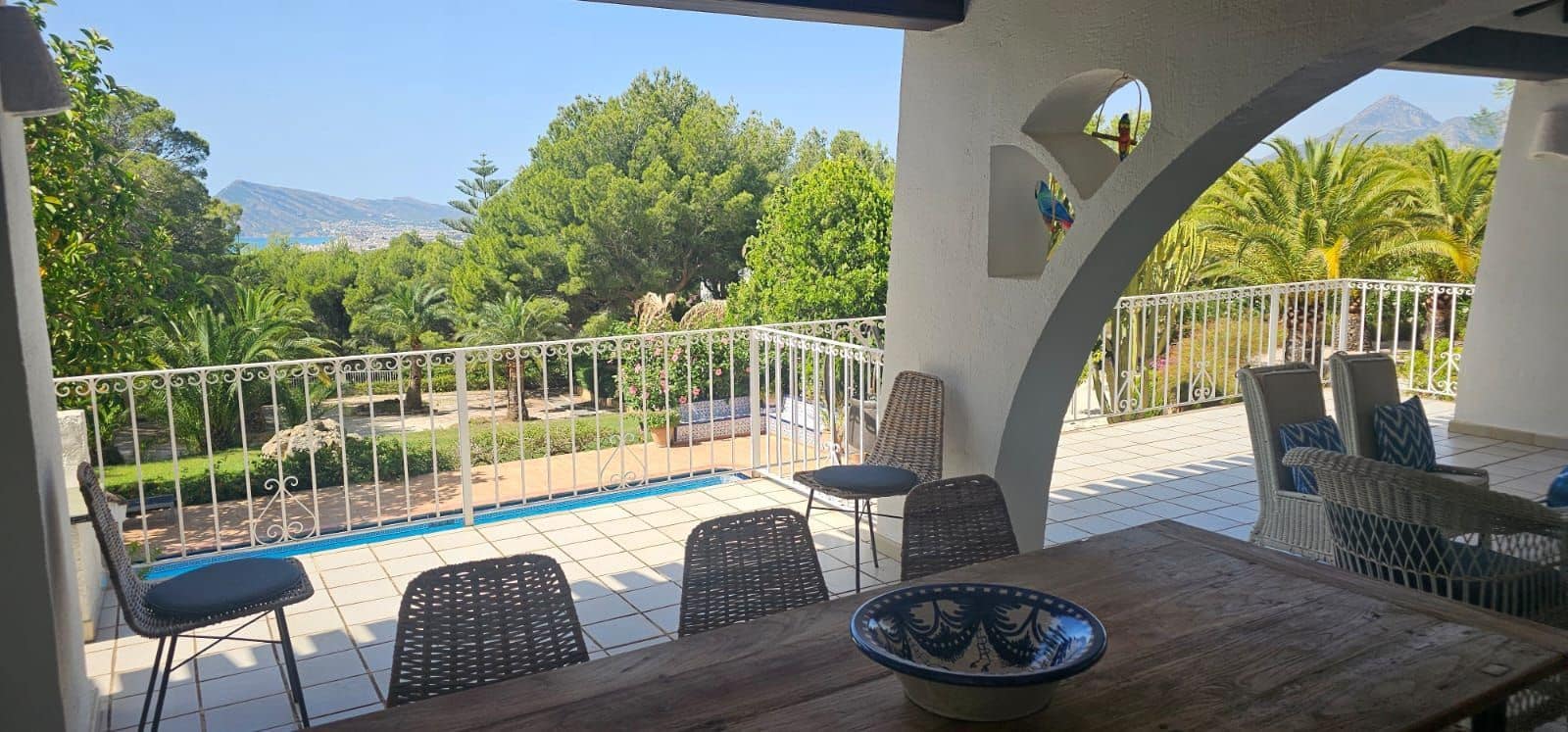 6 bedroom Villa for sale in Altea with pool garage - € 1,590,000 (Ref: 9919259)