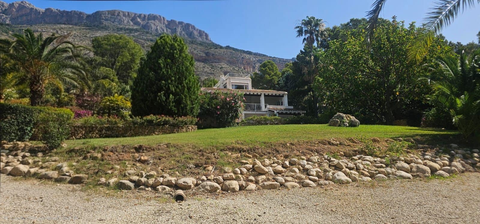 6 bedroom Villa for sale in Altea with pool garage - € 1,590,000 (Ref: 9919259)