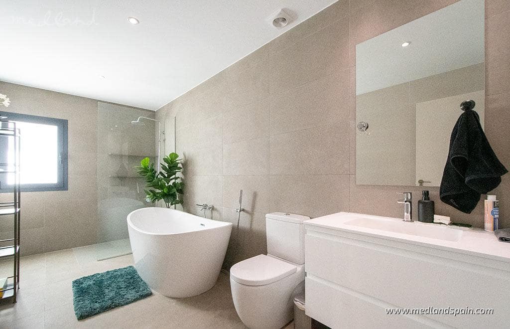 4 bedroom Villa for sale in La Mamola, Polopos with pool € 875,000