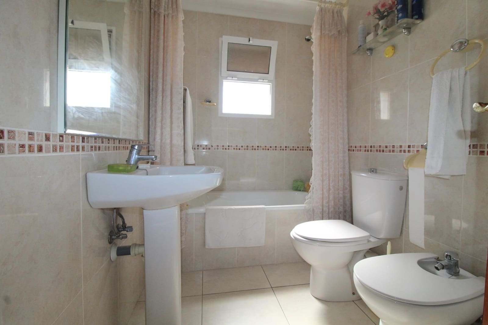 3 soveværelse Villa til salg i Torrevieja med swimmingpool garage - € 325.000 (Ref: 10173963)
