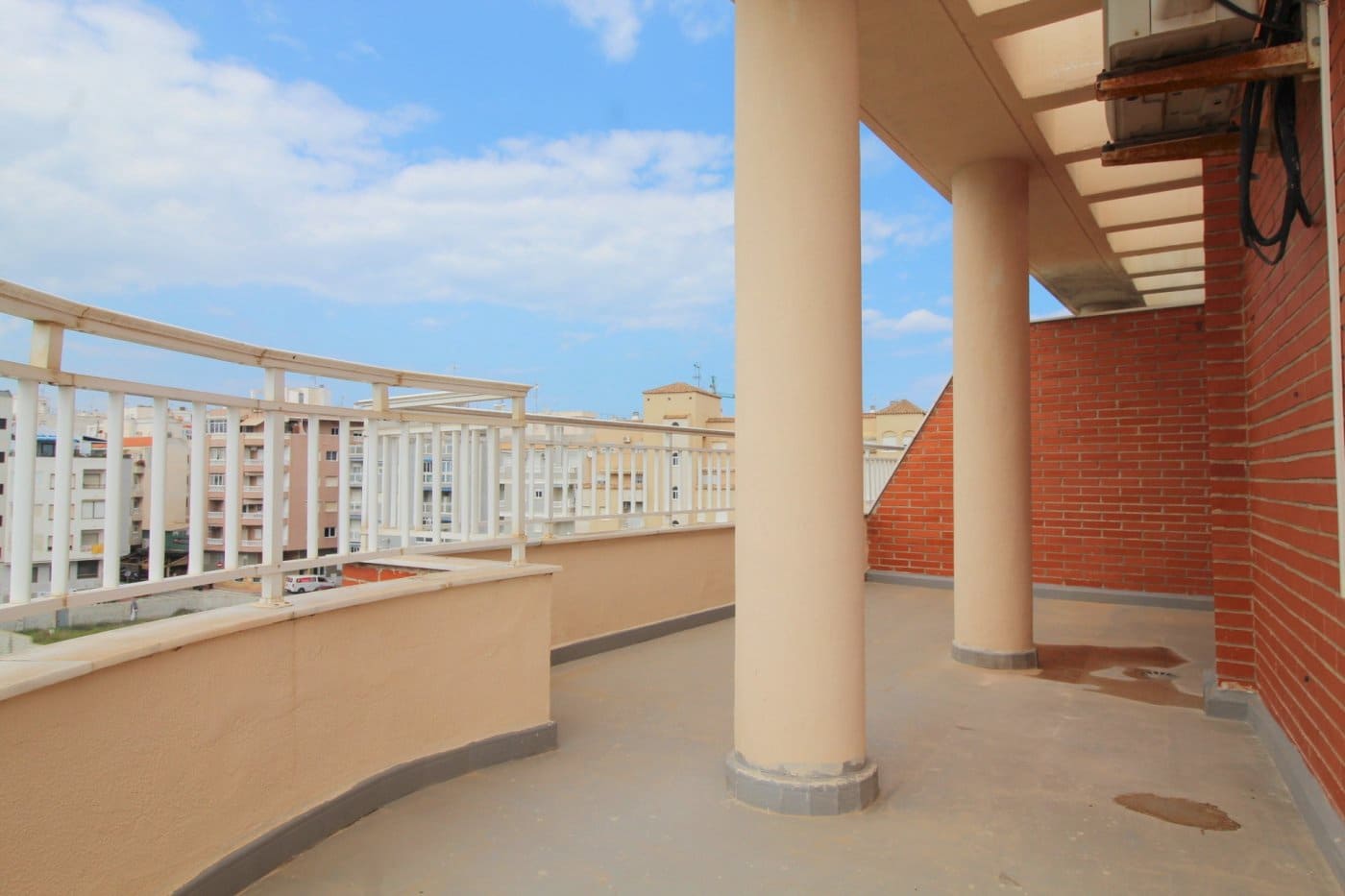 3 sypialnia Penthouse na sprzedaż w Torrevieja - 200 000 € (Ref: 6882218)
