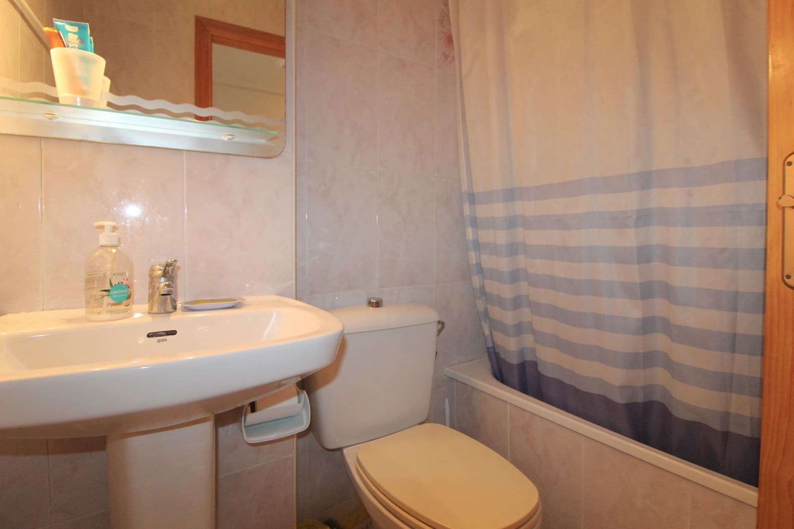 1 slaapkamer Appartement te koop in Torrevieja met zwembad - € 110.000 (Ref: 9188386)