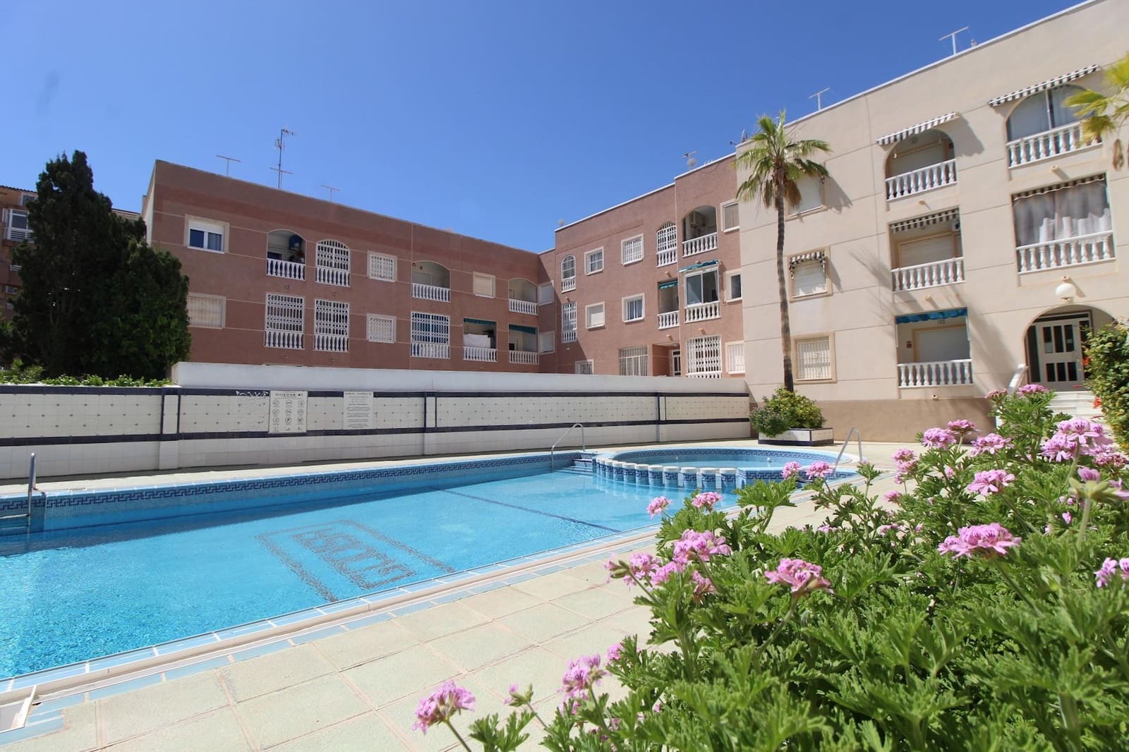 1 slaapkamer Appartement te koop in Torrevieja met zwembad - € 110.000 (Ref: 9188386)