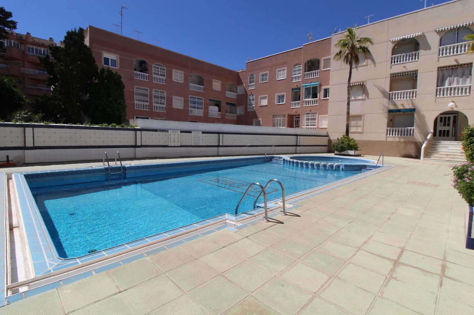1 slaapkamer Appartement te koop in Torrevieja met zwembad - € 110.000 (Ref: 9188386)