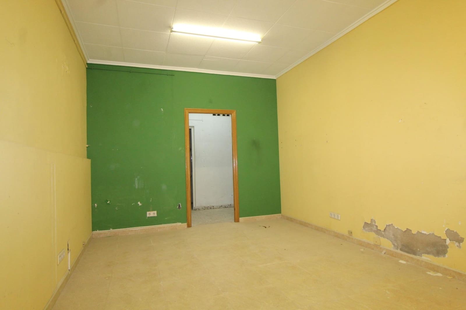 Kommersiell til salgs i Torrevieja - € 105 000 (Ref: 9452086)