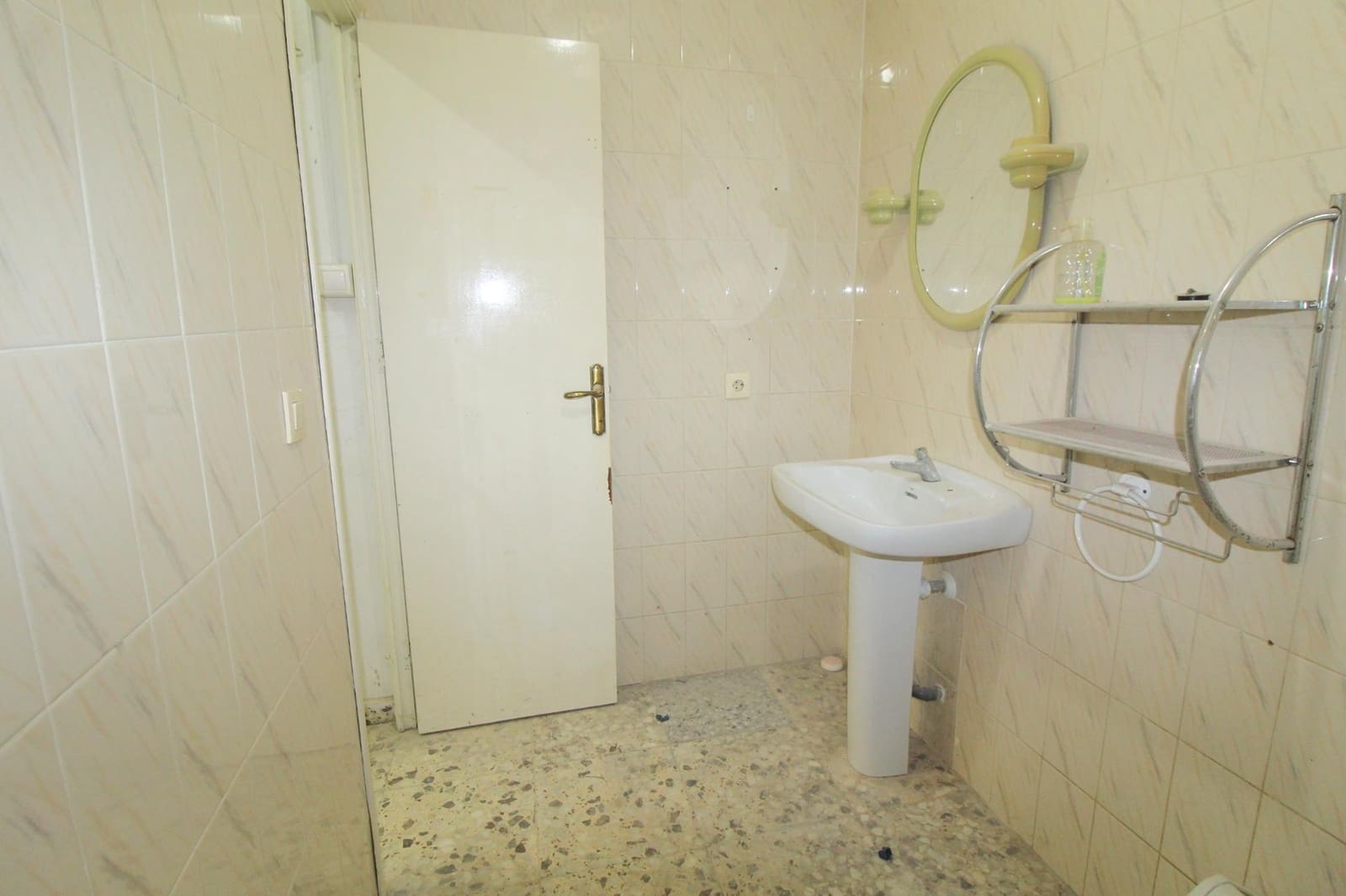 Kommersiell til salgs i Torrevieja - € 105 000 (Ref: 9452086)