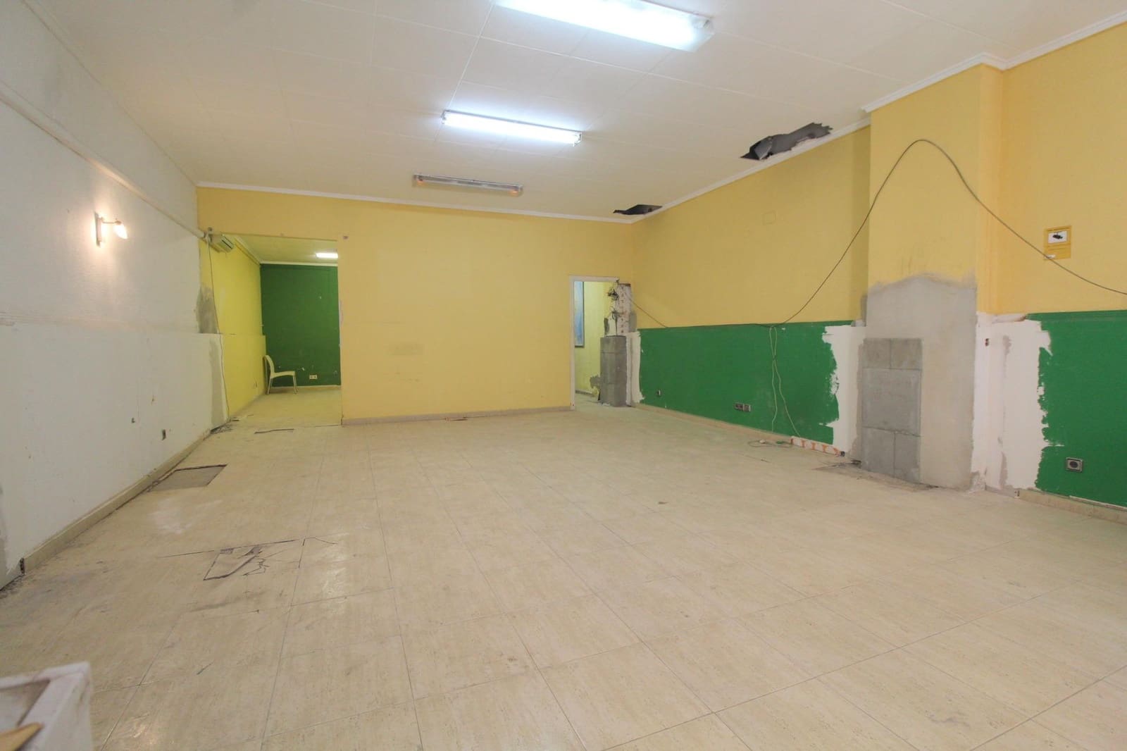 Kommersiell til salgs i Torrevieja - € 105 000 (Ref: 9452086)