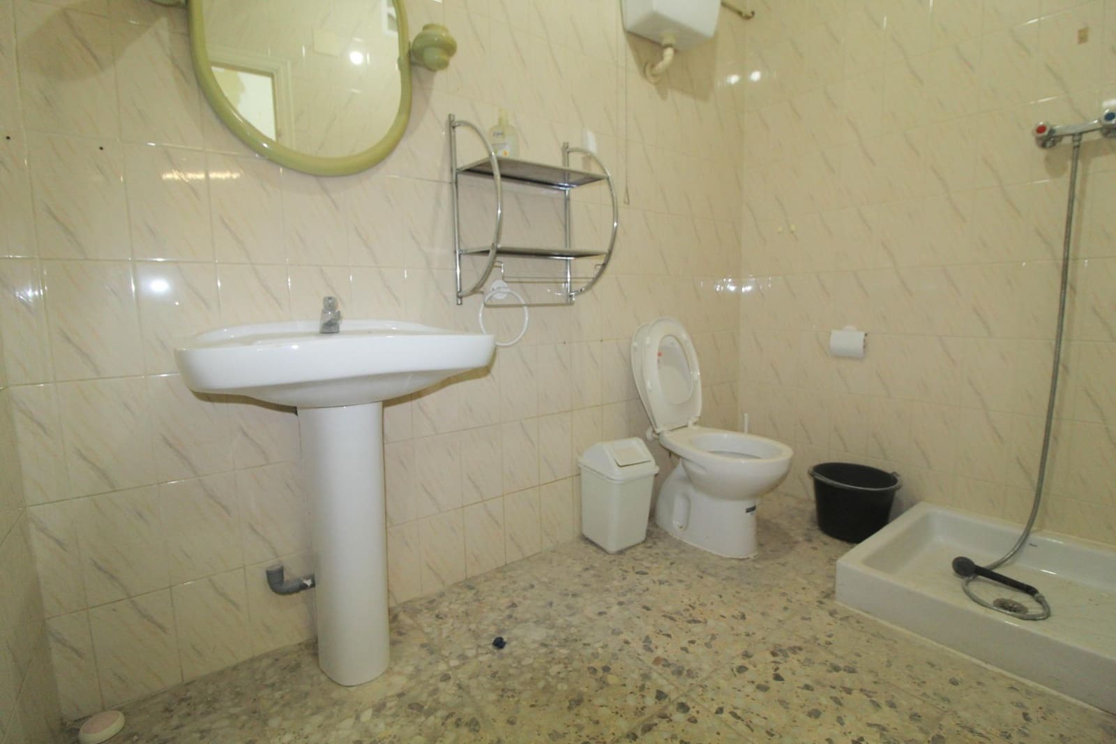 Kommersiell til salgs i Torrevieja - € 105 000 (Ref: 9452086)