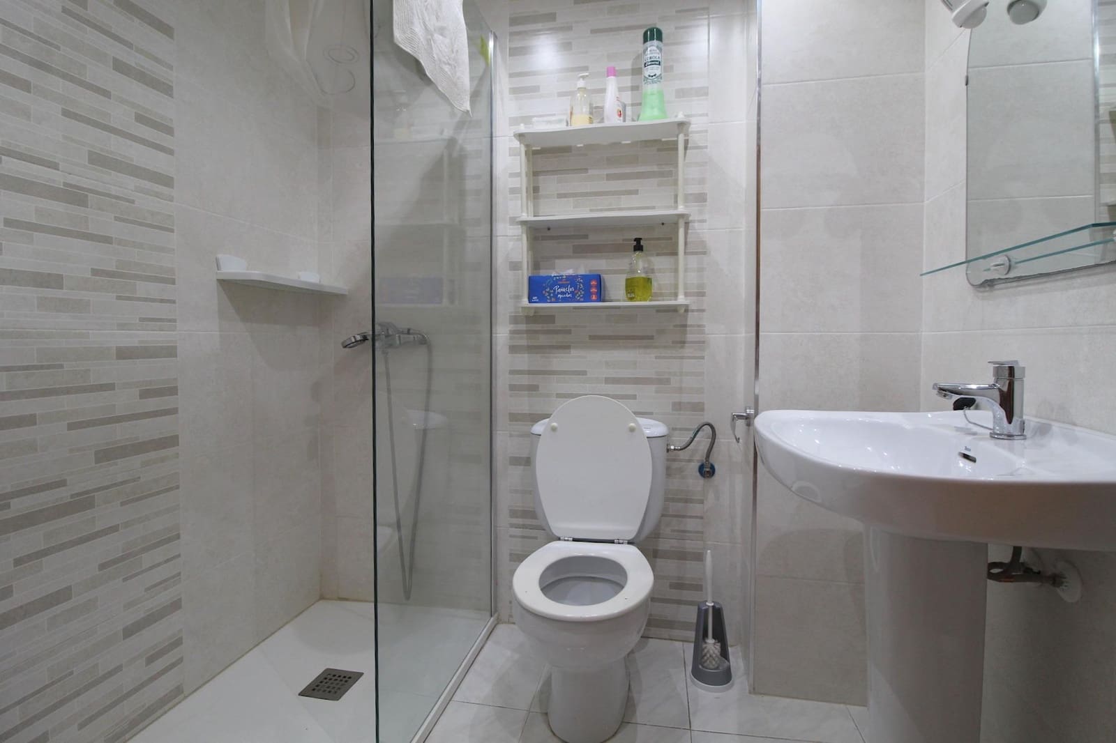 2 bedroom Apartment for sale in Torrevieja - € 110,000 (Ref: 9543547)