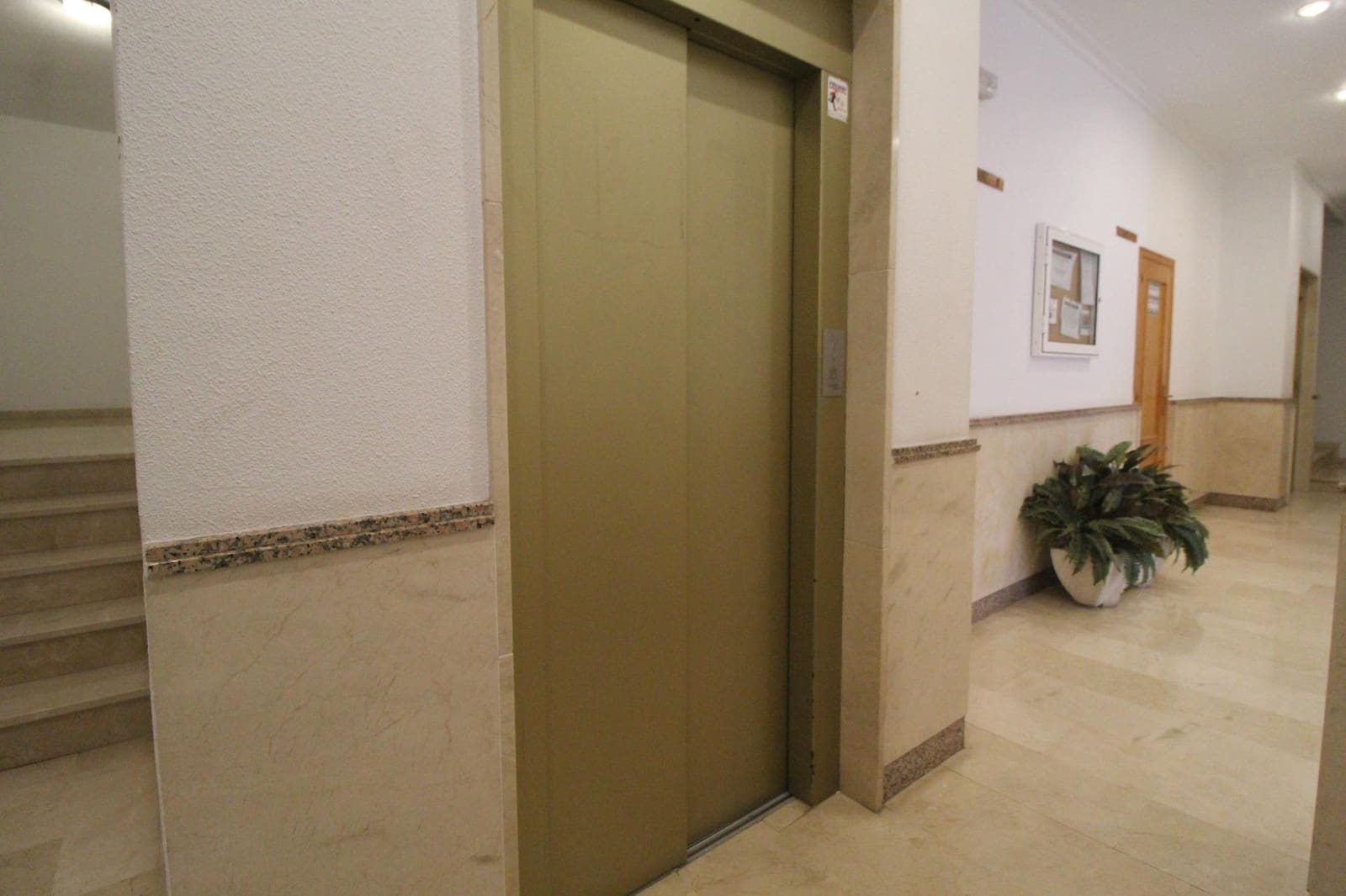 Apartamento de 2 habitaciones en Torrevieja en venta - 155.000 € (Ref: 9543548)
