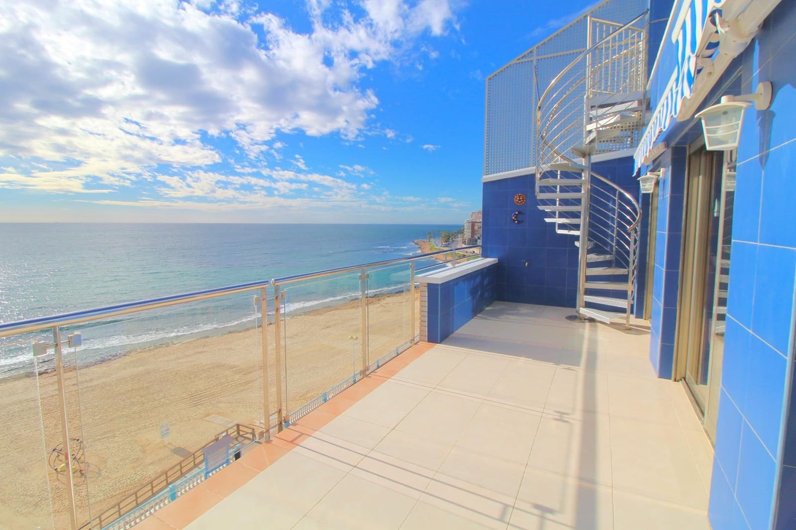 2 soveværelse Penthouse til salg i Torrevieja med swimmingpool garage - € 475.000 (Ref: 9677434)