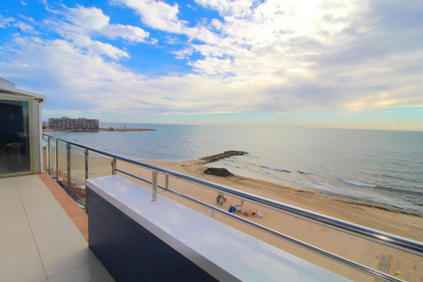 2 soveværelse Penthouse til salg i Torrevieja med swimmingpool garage - € 475.000 (Ref: 9677434)