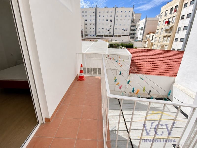 3 soveværelse Lejlighed til salg i Alicante by - € 350.000 (Ref: 9948438)