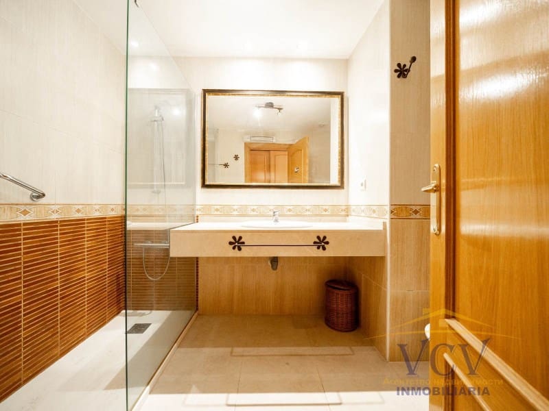 5 bedroom Townhouse for sale in Alicante / Alacant city with garage - € 650,000 (Ref: 9948439)