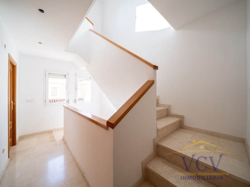 5 bedroom Townhouse for sale in Alicante / Alacant city with garage - € 650,000 (Ref: 9948439)