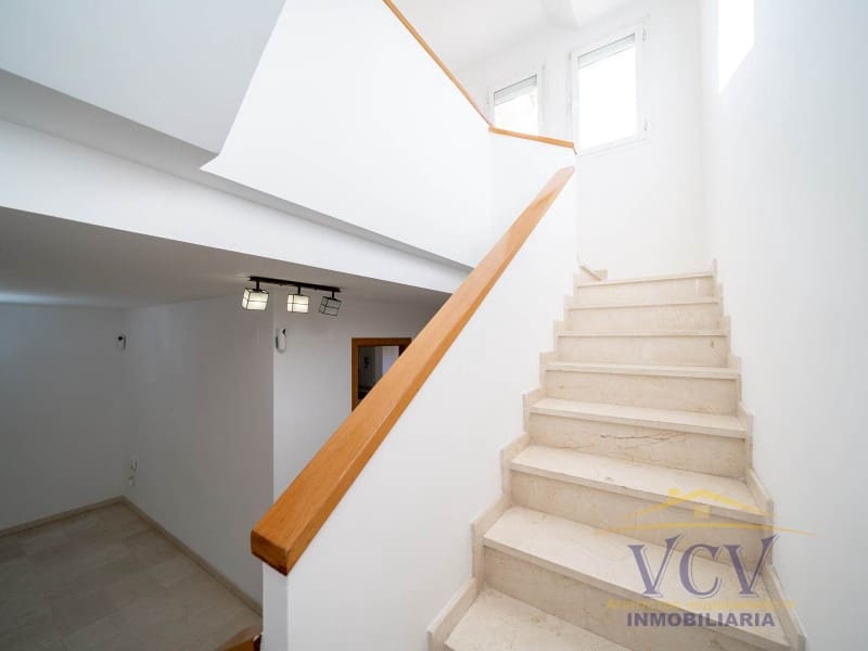 5 bedroom Townhouse for sale in Alicante / Alacant city with garage - € 650,000 (Ref: 9948439)