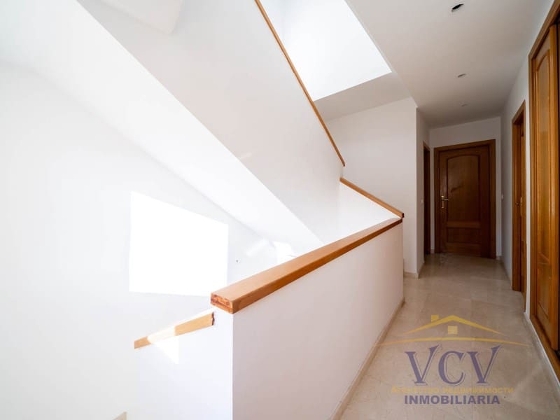 5 bedroom Townhouse for sale in Alicante / Alacant city with garage - € 650,000 (Ref: 9948439)