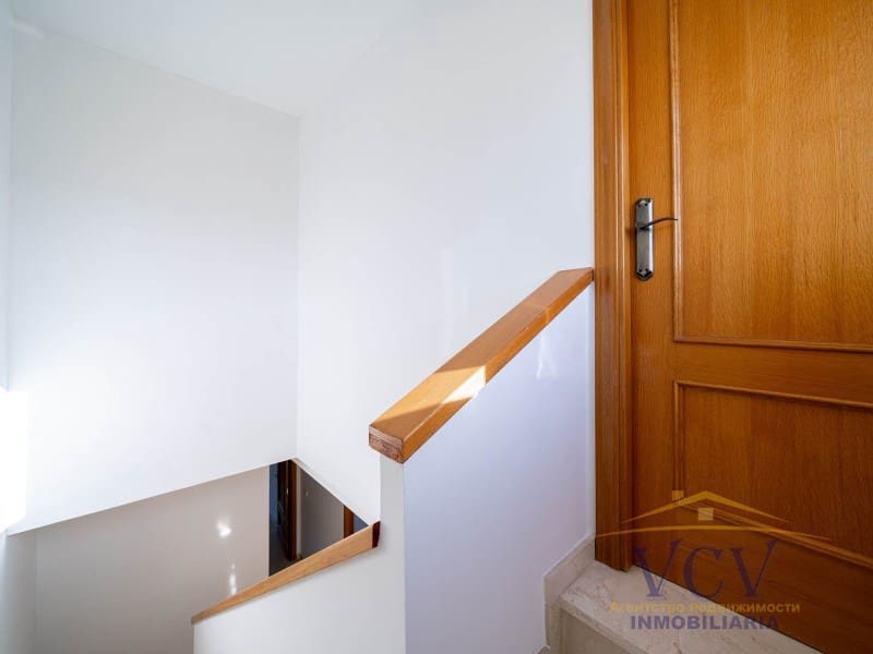 5 bedroom Townhouse for sale in Alicante / Alacant city with garage - € 650,000 (Ref: 9948439)