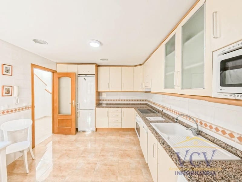 5 bedroom Townhouse for sale in Alicante / Alacant city with garage - € 650,000 (Ref: 9948439)
