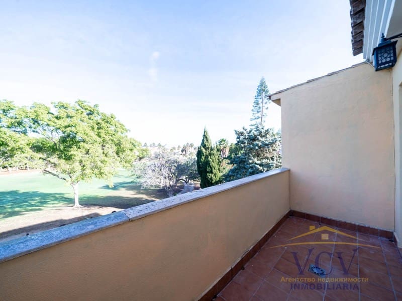 5 bedroom Townhouse for sale in Alicante / Alacant city with garage - € 650,000 (Ref: 9948439)