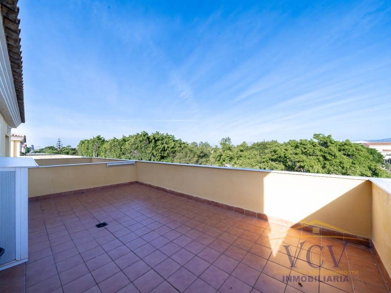 5 bedroom Townhouse for sale in Alicante / Alacant city with garage - € 650,000 (Ref: 9948439)
