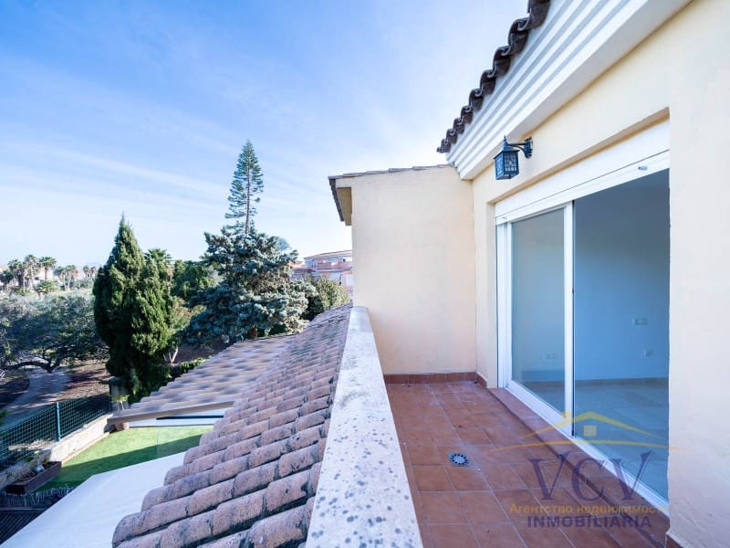 5 bedroom Townhouse for sale in Alicante / Alacant city with garage - € 650,000 (Ref: 9948439)