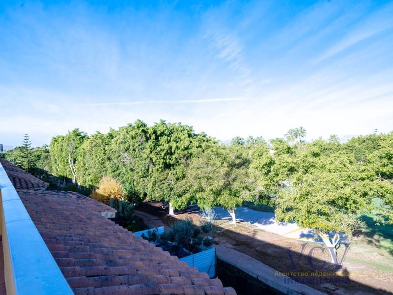 5 bedroom Townhouse for sale in Alicante / Alacant city with garage - € 650,000 (Ref: 9948439)