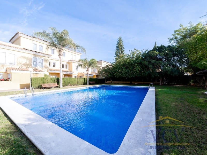 5 bedroom Townhouse for sale in Alicante / Alacant city with garage - € 650,000 (Ref: 9948439)
