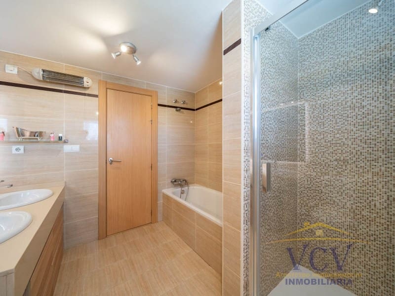 4 Zimmer Haus zu verkaufen in Alicante / Alacant Stadt mit Garage - 659.000 € (Ref: 9948440)