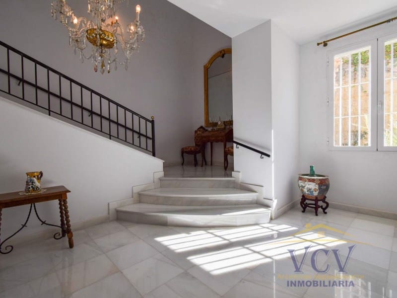 5 slaapkamer Villa te koop in Alicante stad met garage - € 2.500.000 (Ref: 9948462)