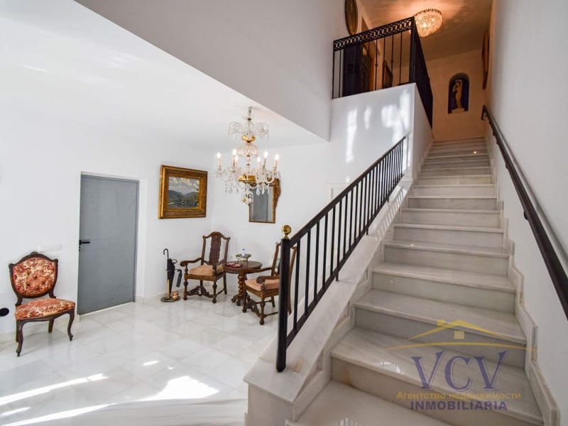 5 slaapkamer Villa te koop in Alicante stad met garage - € 2.500.000 (Ref: 9948462)